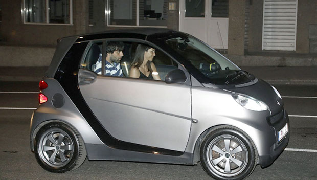 Тео и Јелисавета у хотелској соби